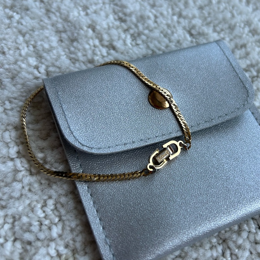 Dior Elegant Gold Chain Bracelet with CD Clasp - Picture 2 of 8